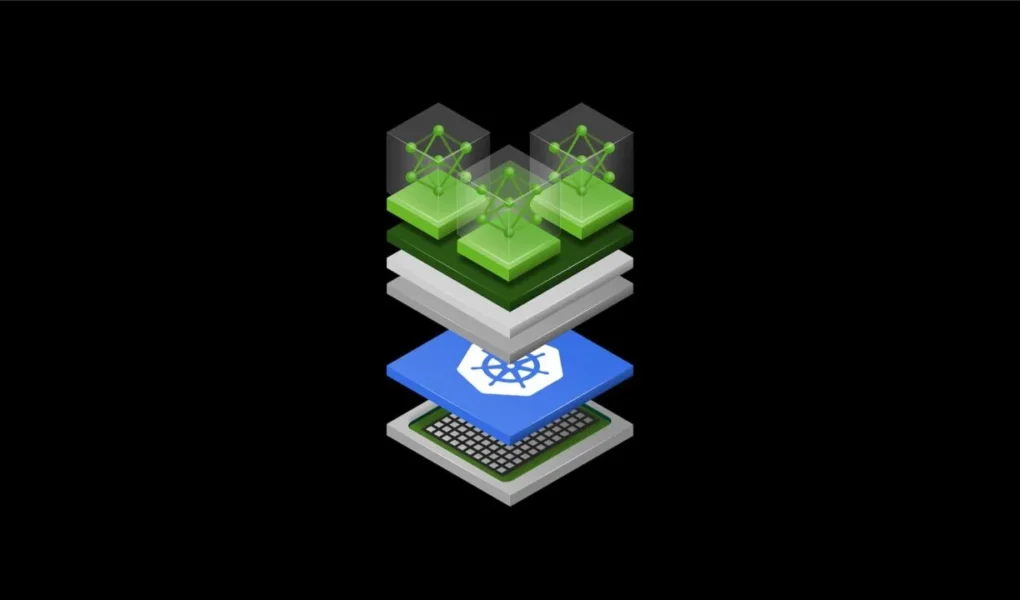 Ilustração técnica em estilo isométrico 3D representando uma pilha de infraestrutura. Na base, um chip de hardware cinza (GPU); acima, uma camada azul com o logotipo do Kubernetes; e no topo, três blocos verdes simbolizando containers de processamento conectados em rede, sobre um fundo preto