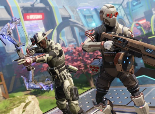 Dois personagens de Apex Legends equipados com trajes táticos e armas tecnológicas em um cenário futurista com cerejeiras ao fundo. Um personagem à esquerda empunha um arco eletrificado e o à direita segura um rifle de assalto pesado