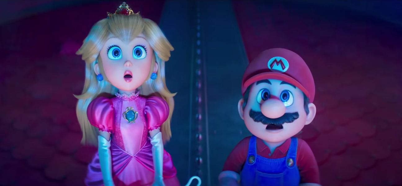 Cena em animação 3D em alta resolução do filme Super Mario Galaxy, mostrando Princesa Peach (à esquerda) e Mario (à direita) olhando para cima com expressões de puro espanto e surpresa. Peach veste seu vestido rosa e tiara clássicos, e Mario seu macacão azul e boné vermelho. Eles estão em um ambiente cósmico escuro com chão vermelho e uma estrutura central brilhante.