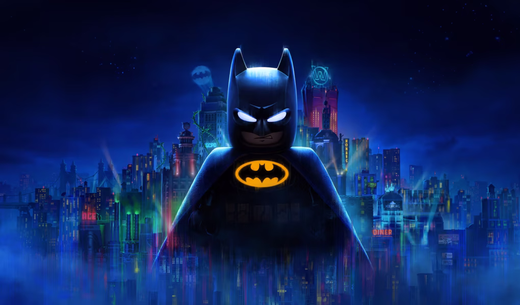 LEGO Batman em destaque com a silhueta da cidade de Gotham ao fundo em tons de azul e iluminação neon.